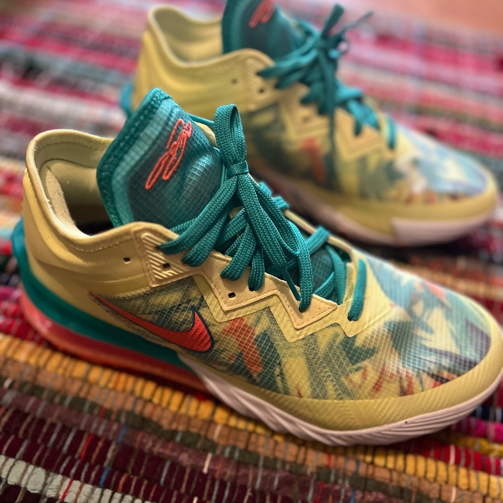 Nike Blue and Yellow Sneakers Dynamic Design